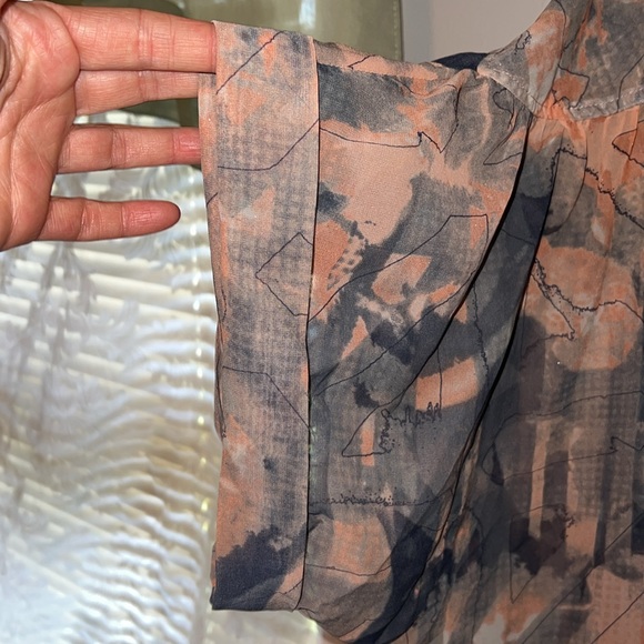 Cute! BGBGeneration Flowy Pink & Gray Abstract Print Top - Picture 5 of 13